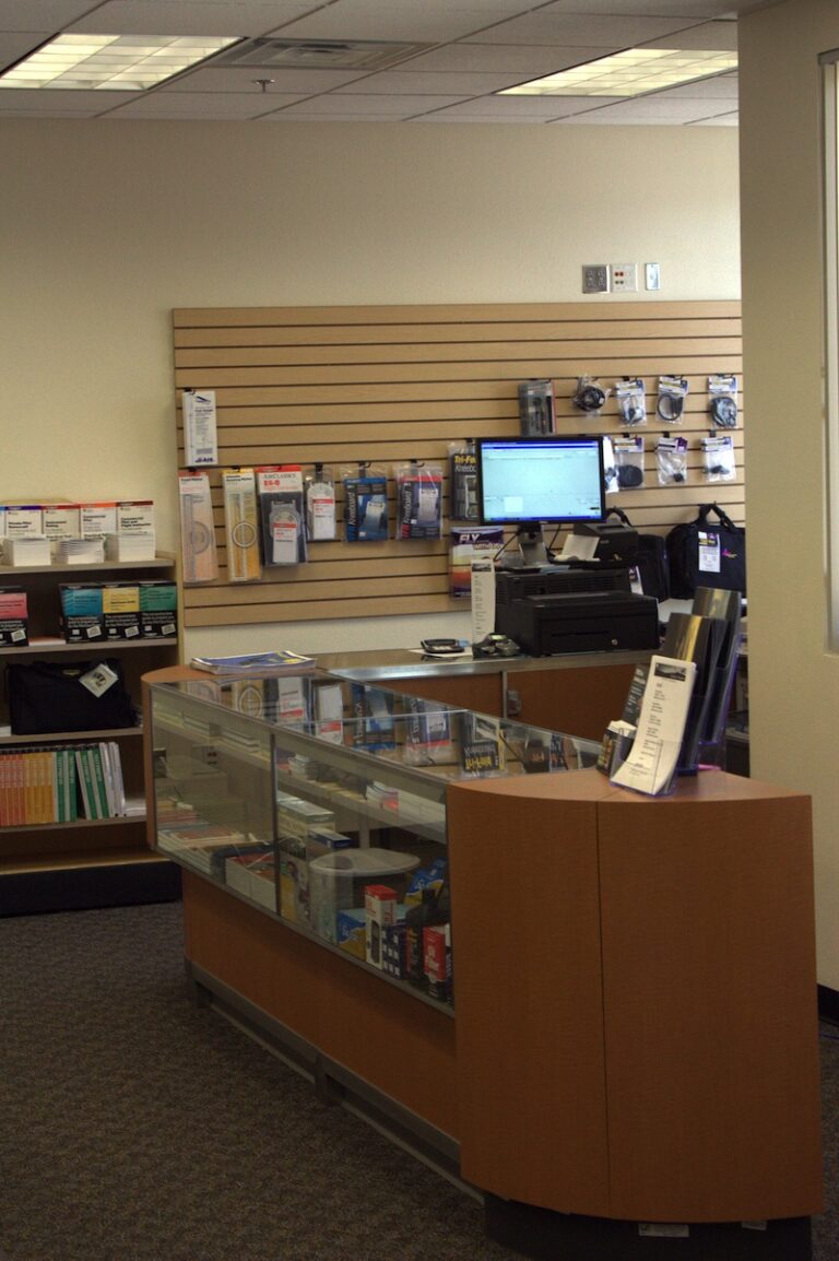 02_counter and retail area