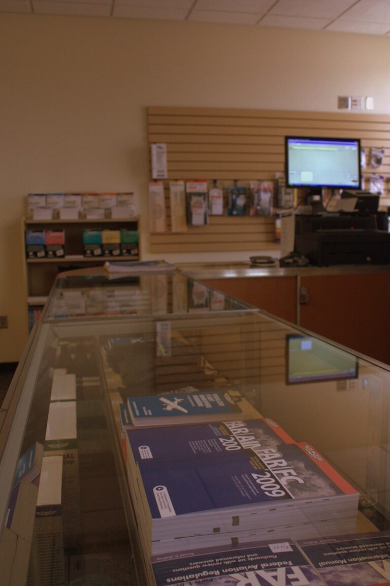 04_closeup glass counter